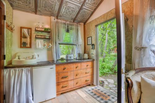 Vintage Wild West Tiny Hotel in the Woods! - image 2