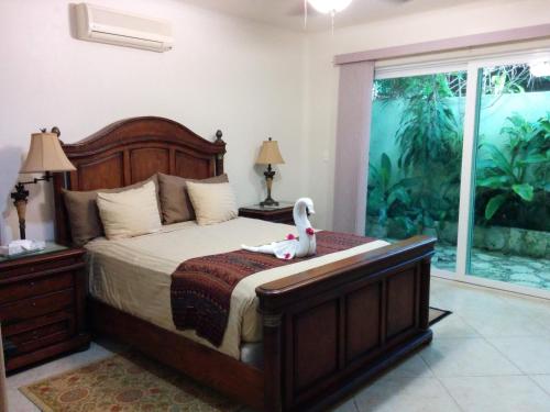 Casa Beard, Spacious Guest House with High Speed WiFi & Pool. in Playa del Carmen, Mexico