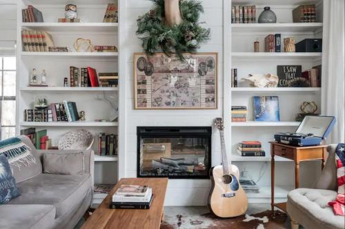 Hip, Cozy Cottage with a Fire Pit in Cleveland Park in Nashville, USA