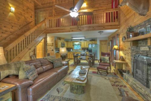 Rushing River Lodge in Ellijay, USA