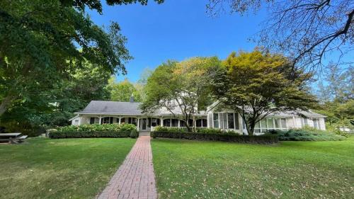 Elite Berrywood Farm in Three Oaks, USA