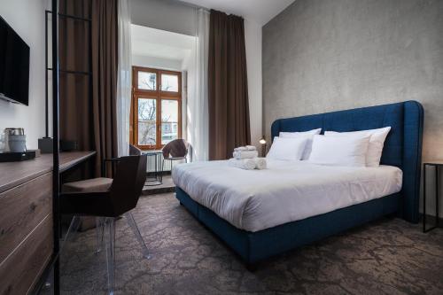 1 queen bed