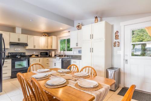 279-Wolf Beach Cottage - image 25