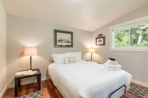 279-Wolf Beach Cottage - image 32