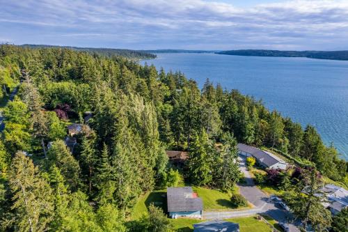 279-Wolf Beach Cottage - image 42