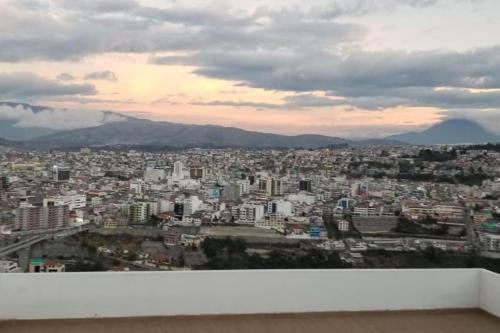 VISTA UNICA HERMOSO Mini Departamento en Ambato in Ambato