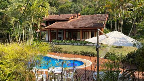 Casakor Cuiabá Itaipava, Linda, 4 quartos, piscina, muito verde e quadra de tênis em condomínio fechado