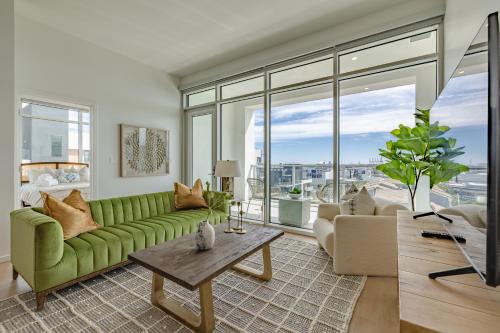 @ Marbella Lane - Sleek Corner Ocean View in Long Beach, USA