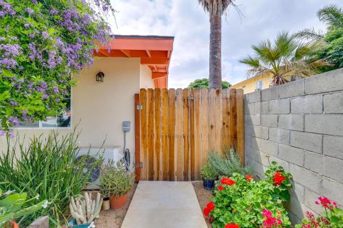 Sleek San Fernando Studio about 14 Mi to Universal in San Fernando, USA