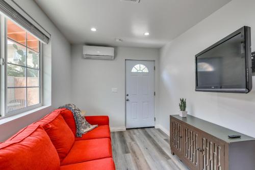 Sleek San Fernando Studio about 14 Mi to Universal in San Fernando, USA