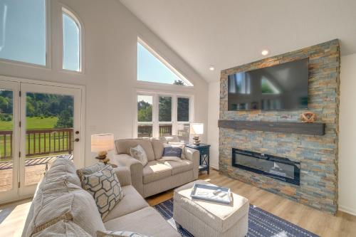 Beautiful Bellaire Home with Amenities, 4 Mi to Lake in Bellaire, USA