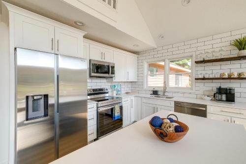 Beautiful Bellaire Home with Amenities, 4 Mi to Lake in Bellaire, USA