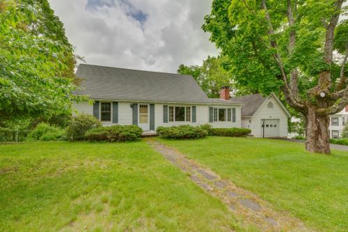 . Cape House in Farmington with Shared Outdoor Pool!