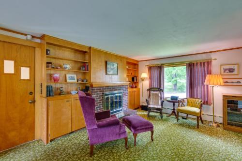 Cape House in Farmington w/ Shared Outdoor Pool! in Farmington (ME)