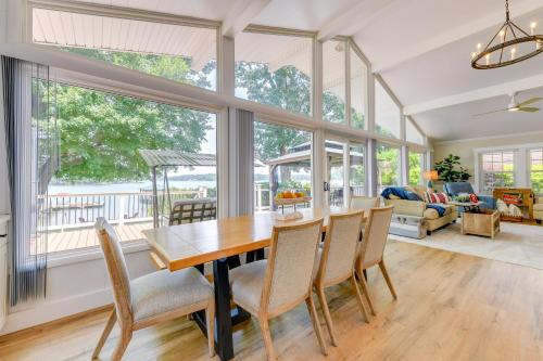 Commodore Bay Waterfront Home on Lake Norman! in Mooresville, USA