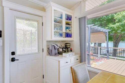 Commodore Bay Waterfront Home on Lake Norman! in Mooresville, USA