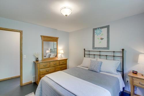 Secluded Wautoma Home with Fire Pit!