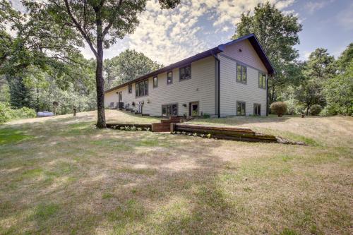 Secluded Wautoma Home with Fire Pit!