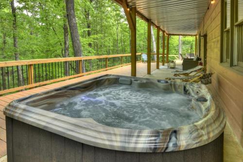 Hideaway Creek in Ellijay, USA
