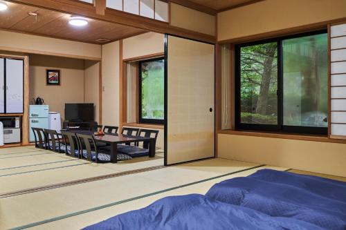 Deluxe Family Suite image 2