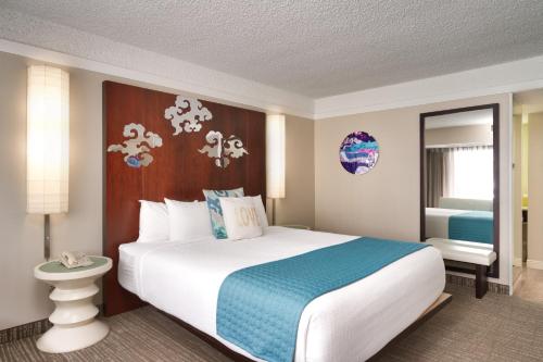 Atrium Hotel Orange County - image 10