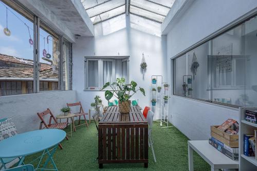 Travel & Live Hostel 4