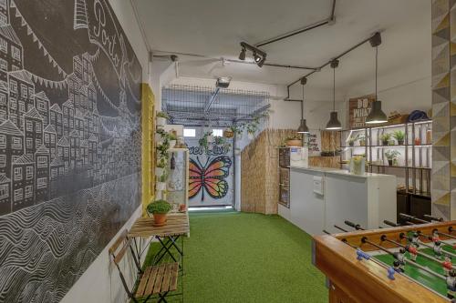 Travel & Live Hostel