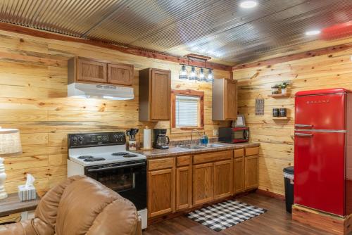 Halfmoon Hideaway-Cozy 2 bdr cabin Mena AR