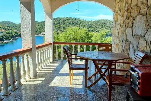 Apartments by the sea Ubli Lastovo - 16599 - image 13