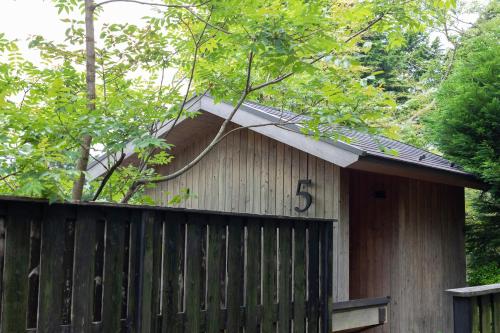 Open-air hot spring suite