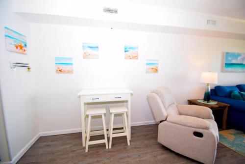 One-Bedroom Apartment image 6