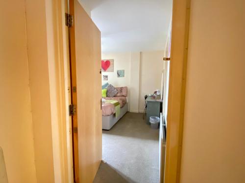 Lovely double room with private bathroom and Double room with shared toilet & PARKING FREE 4