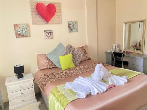 Lovely double room with private bathroom and Double room with shared toilet & PARKING FREE 3