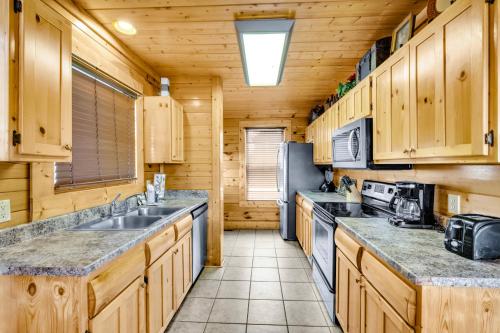 Aurora - Get 951 worth of FREE area attraction tickets for each paid day!!!