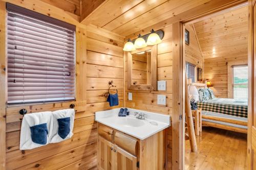 Aurora - Get 951 worth of FREE area attraction tickets for each paid day!!!