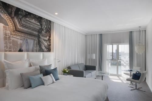 Deluxe King Room with Sea or Port View
