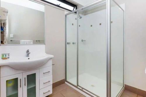 2 bedrooms, 3 beds