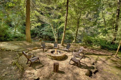 Lullaby Creek in Ellijay, USA