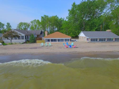 Private Sand Beach Cottage - Sleeps 10 in Sand Beach, USA