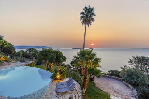 Magnificent villa with sea view in Théoule sur mer - by feelluxuryholidays - Accommodation - Théoule-sur-Mer