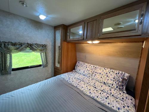 Salmon River RV camping in Cloyne (ON)