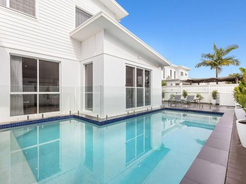 Sunrise Mansion with Pool