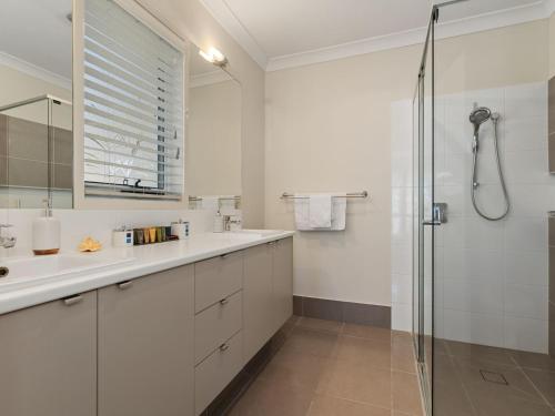 Salty Pause at Bondi House - with Spa and Pet Friendly!