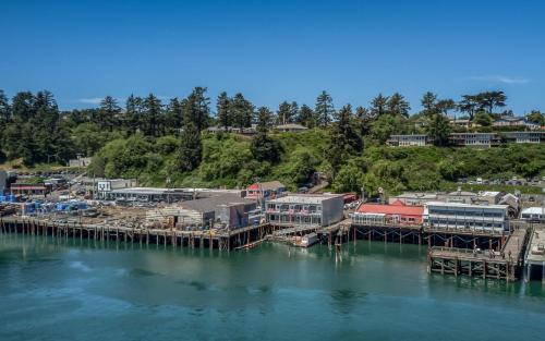 Ocean's Edge - Anchor Pier Lodge