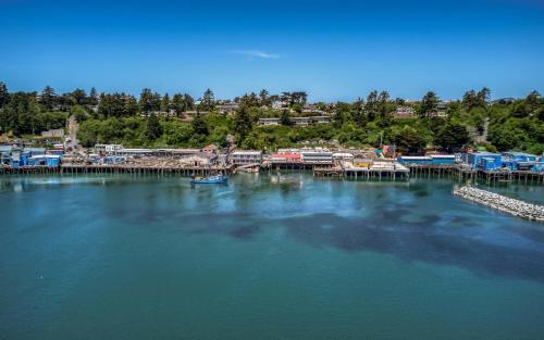 Ocean's Edge - Anchor Pier Lodge