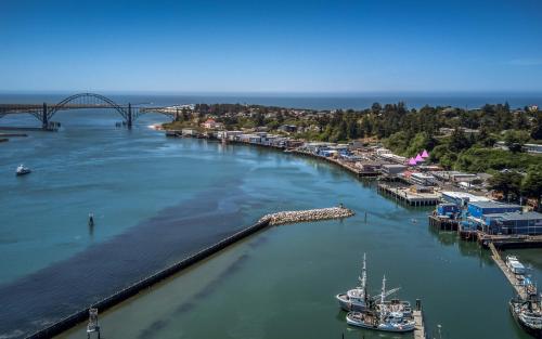 Ocean's Edge - Anchor Pier Lodge