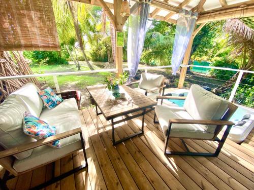 ระเบียง/ชานเรือน, Écolodge Ti-Spa avec Jacuzzi Privé Villa Gaïa (Ecolodge Ti-Spa avec Jacuzzi Prive Villa Gaia) in เลอ ยามัน