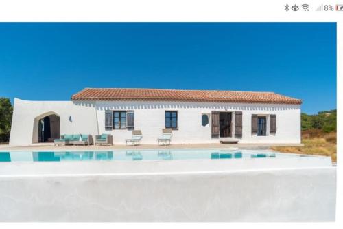  Villa Monte Pino Swimming pool and panoramic view, Unterkunft in Telti