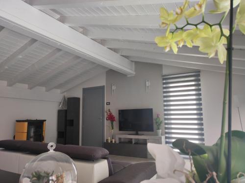 Facilities, Luminoso appartamento camere sanificate con ozono in Solto Collina