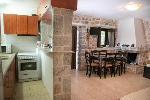 Konyha, Anna's Garden in Pyrgos Dyrou